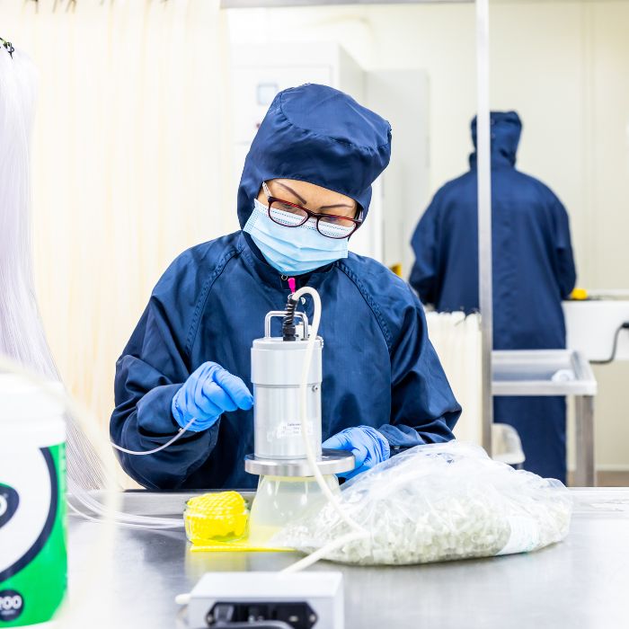 Manufacturing medical devices in a cleanroom environment