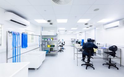 What are the specific features of cleanrooms that help keep medical devices clean?